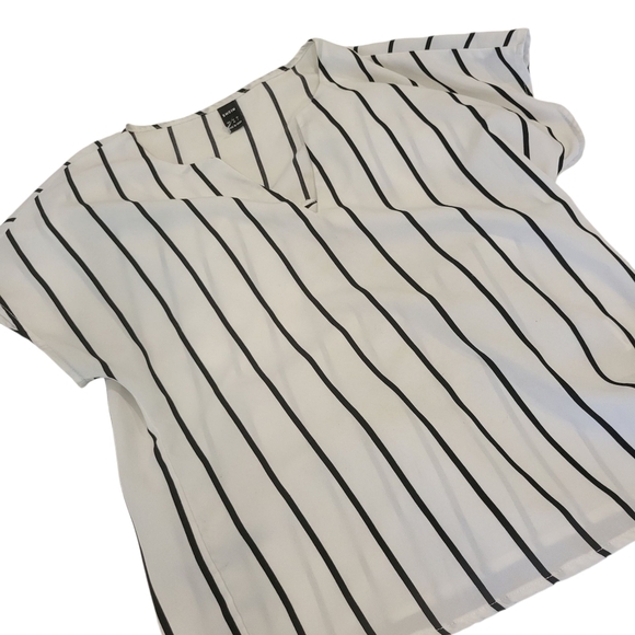 2 Pieces Womans Polester Black Pull On Pants & Matching B&W Blouse Striking Set - Picture 6 of 10